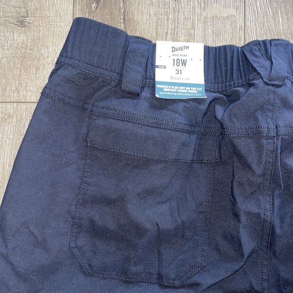 Duluth Women's Plus Dry on the Fly Improved Bootcut Pants Black 18Wx31 NWT - Picture 9 of 11